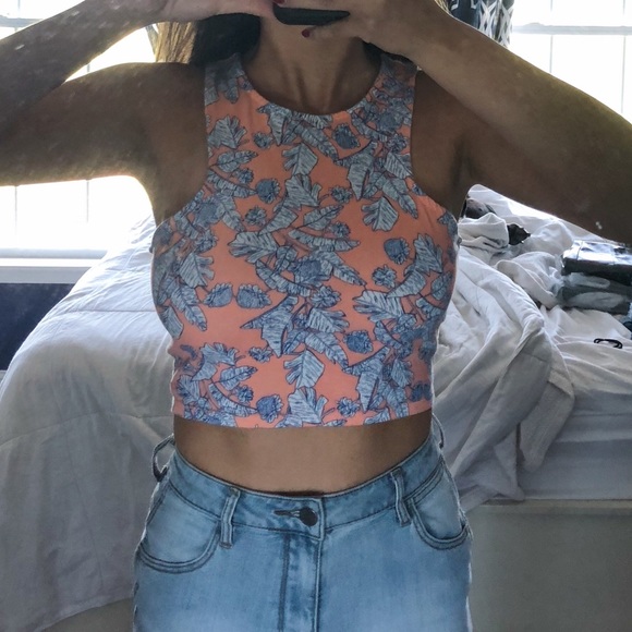 High Neck Leaf Print Crop Top - Picture 3 of 4